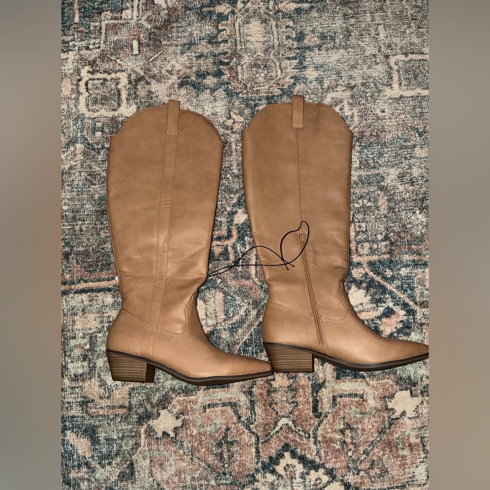 Women's Knee-High Western Heeled Boots - Taupe